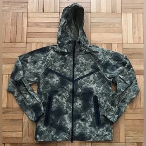 Size XS Mens Nike Tech Dri-FIT Woven Windrunner Jacket Camo Green HV0979-210